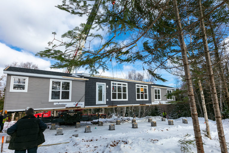Mobile Home Anlieferung auf Cape Breton Island