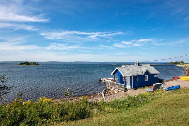 Die 4 Grundstücke der West Bay Hills “Deer Tracks” Erschließung gehören zu unserer allseits beliebten und bekannten West Bay Hills Erschließung. Sie haben einen sehr schönen rechteckigen Zuschnitt und die beiden Grundstücke Lot 30 und Lot 47-48 gehören mit rd. 15.400 Quadratmetern bzw. 21.060 Quadratmetern zu den größten Grundstücken in dieser Erschließung.