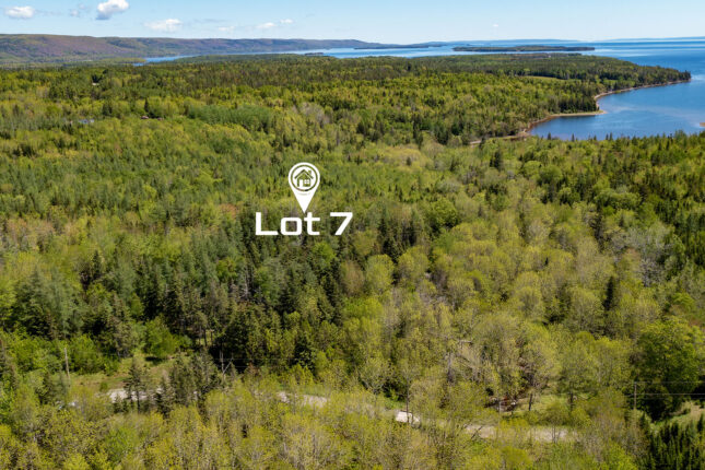 Grundstück in Kanada: 18.633 m² mit einem über 200m langem Bach