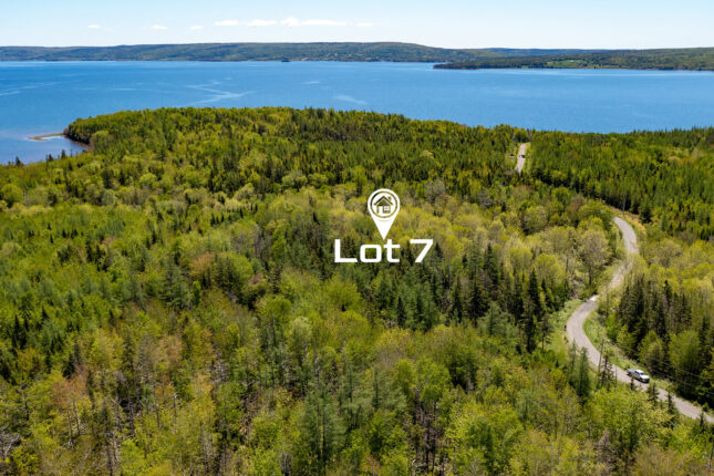 Grundstück in Kanada: 18.633 m² mit einem über 200m langem Bach