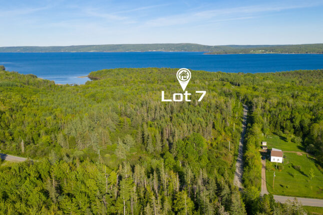 Grundstück in Kanada: 18.633 m² mit einem über 200m langem Bach