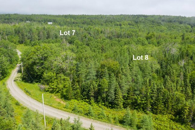 Grundstück in Kanada: 18.633 m² mit einem über 200m langem Bach