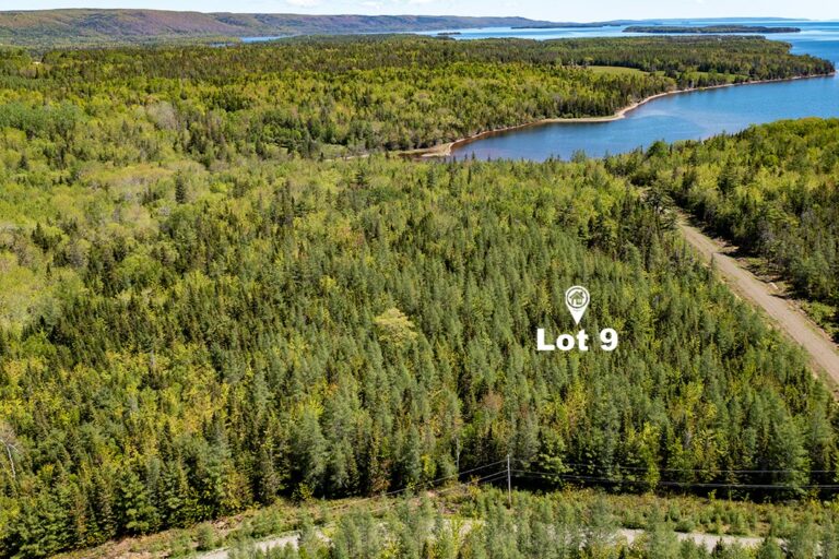 Lot 9 in unserer Sunrise Estates Erschließung - nur 1 Minute bis zum See