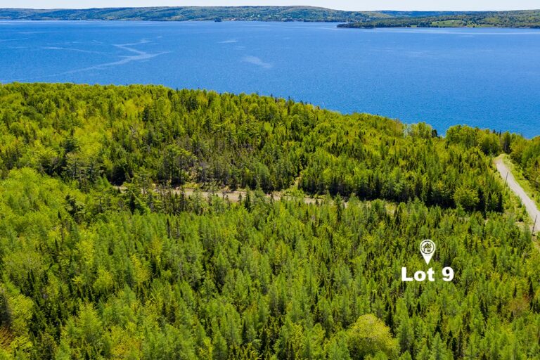 Lot 9 in unserer Sunrise Estates Erschließung - nur 1 Minute bis zum See