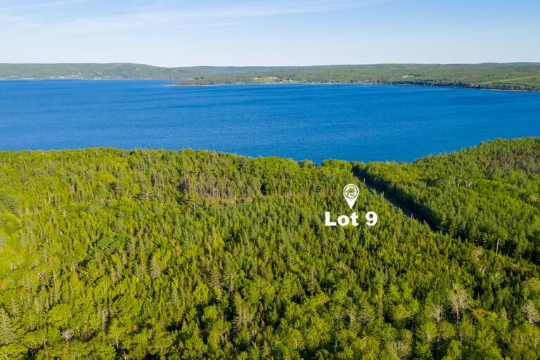 Lot 9 in unserer Sunrise Estates Erschließung - nur 1 Minute bis zum See